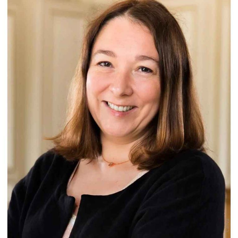 « Meublés touristiques : les règles se durcissent et les investisseurs se réadaptent », Anaëlle Coqueux, notaire associée, Coqueux & Charpentier